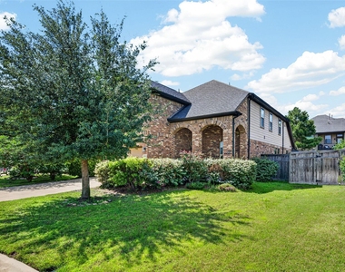 29122 Parker Trace Drive - Photo Thumbnail 3