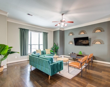 4001 Dallas Street - Photo Thumbnail 5