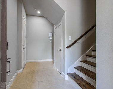 4001 Dallas Street - Photo Thumbnail 2