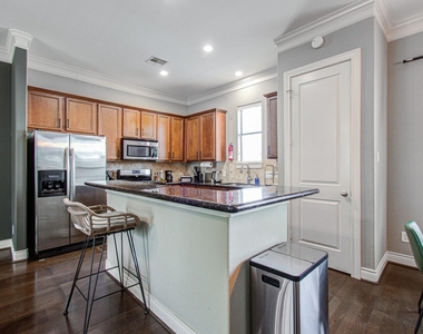 4001 Dallas Street - Photo Thumbnail 7