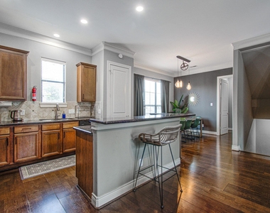 4001 Dallas Street - Photo Thumbnail 9