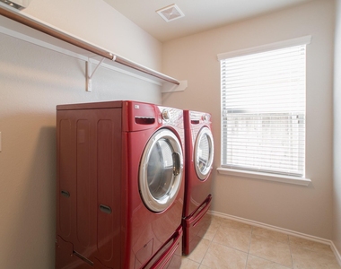 7247 Basque Country Drive - Photo Thumbnail 32