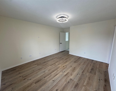 12827 Waybridge Street - Photo Thumbnail 9