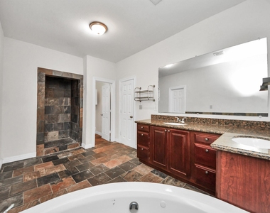 3014 Chenevert Street - Photo Thumbnail 43