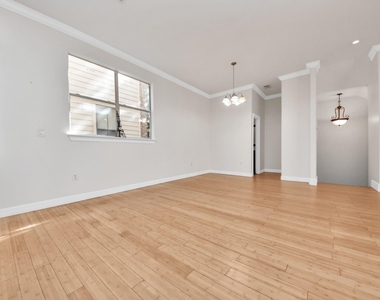 3014 Chenevert Street - Photo Thumbnail 11