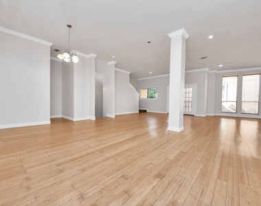 3014 Chenevert Street - Photo Thumbnail 10