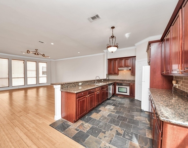 3014 Chenevert Street - Photo Thumbnail 17