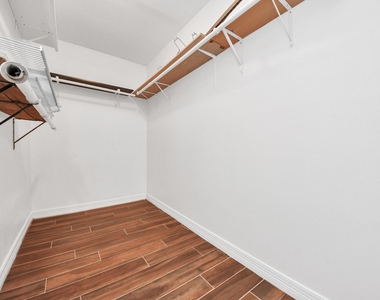3014 Chenevert Street - Photo Thumbnail 7