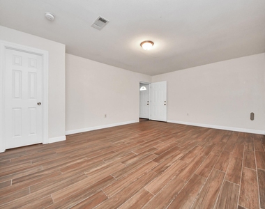 3014 Chenevert Street - Photo Thumbnail 36