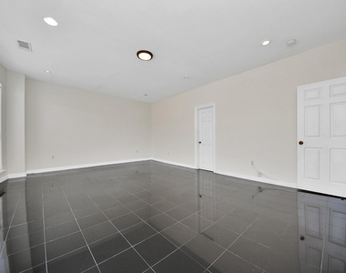 3014 Chenevert Street - Photo Thumbnail 25