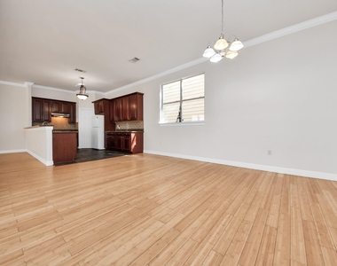 3014 Chenevert Street - Photo Thumbnail 8