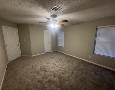 591 Spruce Drive - Photo Thumbnail 12