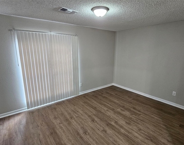 591 Spruce Drive - Photo Thumbnail 5