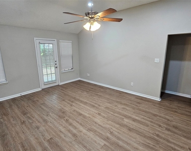 591 Spruce Drive - Photo Thumbnail 4
