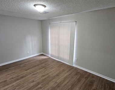 591 Spruce Drive - Photo Thumbnail 6