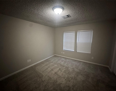 591 Spruce Drive - Photo Thumbnail 8