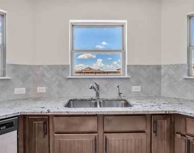 21278 Harbor Shore Drive - Photo Thumbnail 10