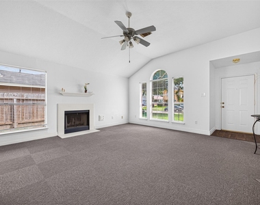 15502 Prairie Oaks Drive - Photo Thumbnail 2