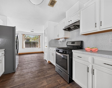 15502 Prairie Oaks Drive - Photo Thumbnail 12