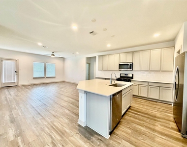 3563 Finn Landing Lane - Photo Thumbnail 5