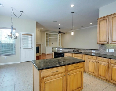 62 E Pipers Green Street - Photo Thumbnail 12