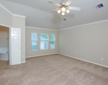 62 E Pipers Green Street - Photo Thumbnail 20