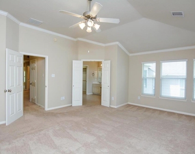 62 E Pipers Green Street - Photo Thumbnail 16