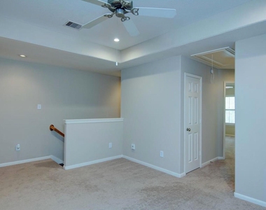 62 E Pipers Green Street - Photo Thumbnail 14