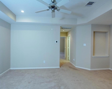 62 E Pipers Green Street - Photo Thumbnail 15