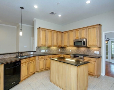62 E Pipers Green Street - Photo Thumbnail 11