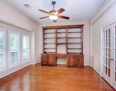 62 E Pipers Green Street - Photo Thumbnail 6