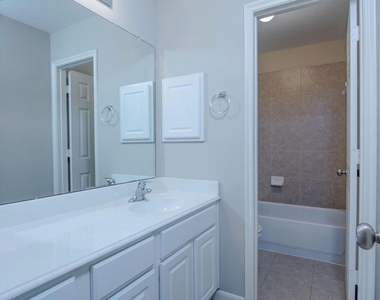62 E Pipers Green Street - Photo Thumbnail 21