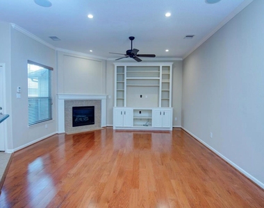 62 E Pipers Green Street - Photo Thumbnail 9