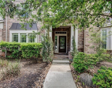 62 E Pipers Green Street - Photo Thumbnail 4
