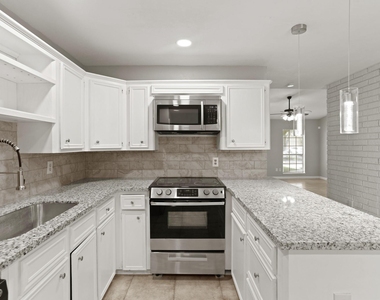 6827 Gettysburg Drive - Photo Thumbnail 10