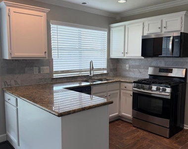 5006 Spring Branch Drive - Photo Thumbnail 4
