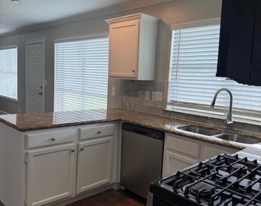 5006 Spring Branch Drive - Photo Thumbnail 33