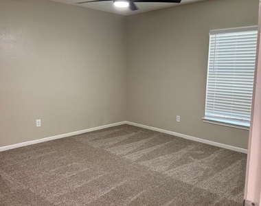 5006 Spring Branch Drive - Photo Thumbnail 12