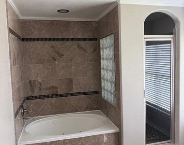 5006 Spring Branch Drive - Photo Thumbnail 11