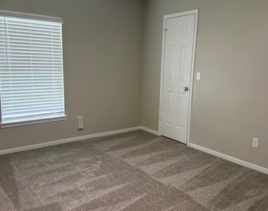 5006 Spring Branch Drive - Photo Thumbnail 29