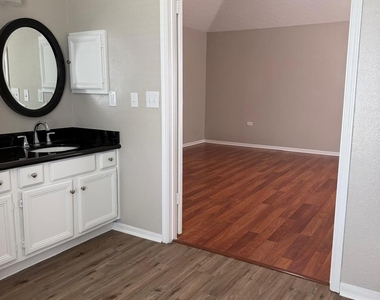5006 Spring Branch Drive - Photo Thumbnail 15