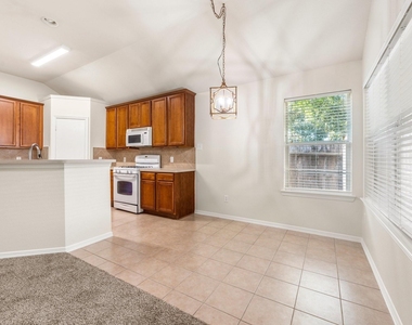 7815 Mary Katheryns Crossing - Photo Thumbnail 9