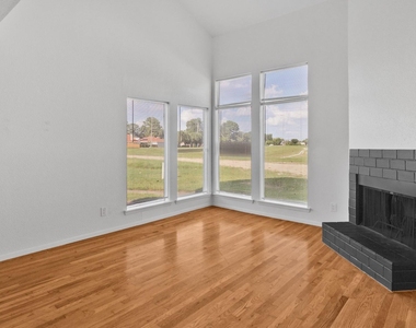 7860 Green Lawn Drive - Photo Thumbnail 4
