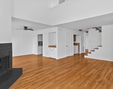 7860 Green Lawn Drive - Photo Thumbnail 5