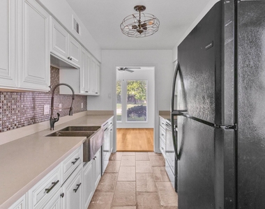 7860 Green Lawn Drive - Photo Thumbnail 8