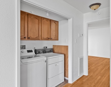 7860 Green Lawn Drive - Photo Thumbnail 21