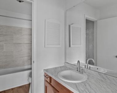 7860 Green Lawn Drive - Photo Thumbnail 18
