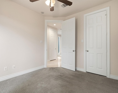 2513 Detering Street - Photo Thumbnail 8