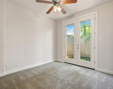 2513 Detering Street - Photo Thumbnail 7