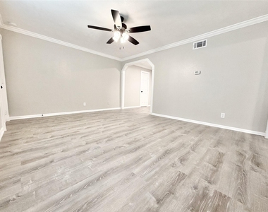 218 W 15th Street - Photo Thumbnail 6